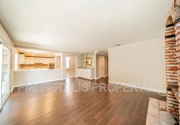 1229 Hibiscus St — Photo 9