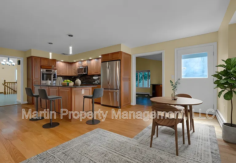 52 Rayburn Rd — Photo 3