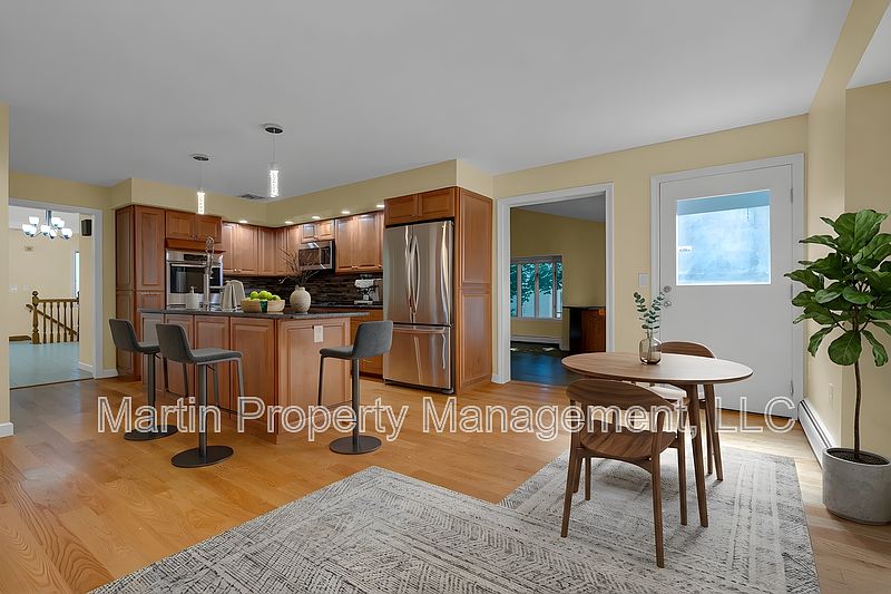 1st image of 52 Rayburn Rd