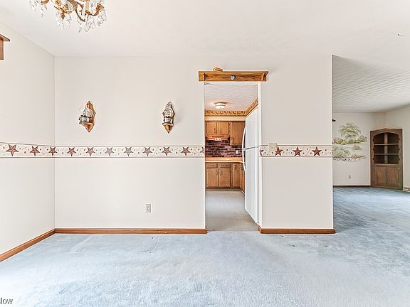5th image of 33967 Burtview Pl