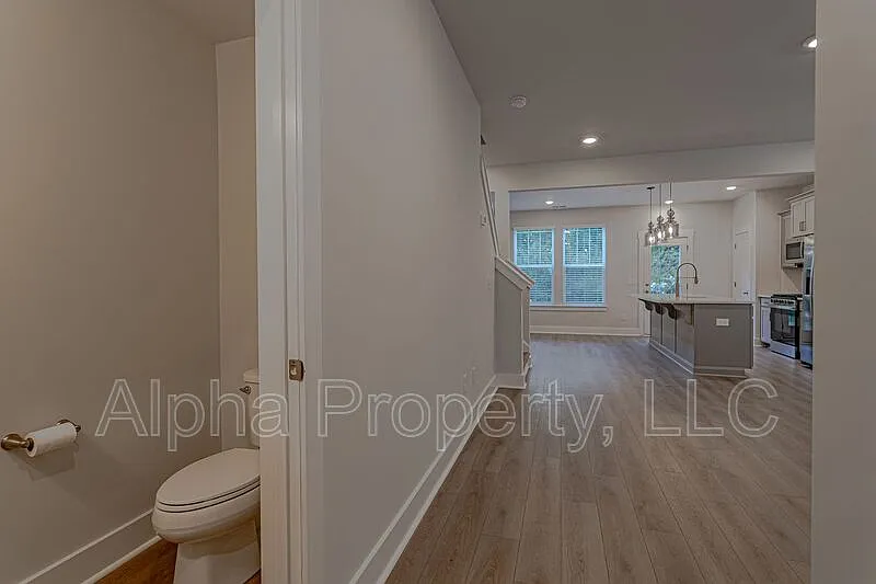 3 bed, 2.5 bath, 1681 sqft, $1,695 — Photo 4
