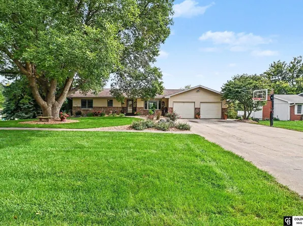 908 5th St, Wisner, NE 68791