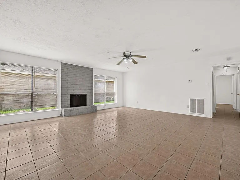 2523 Creekway Cir — Photo 7