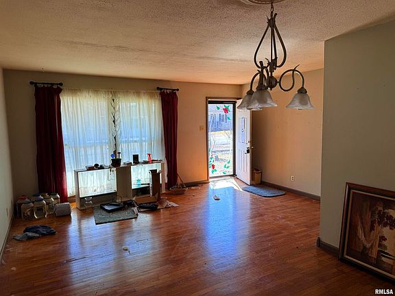 3rd image of 610 W Owens St