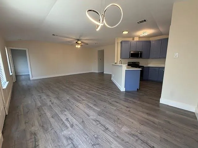 3 bed, 2.0 bath, 1345 sqft, $1,800 — Photo 3