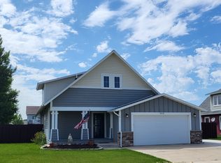 3013 9th St NW, Minot, ND 58703