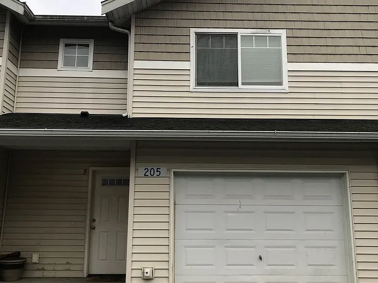 205-211 Thompson Pl — Photo 1
