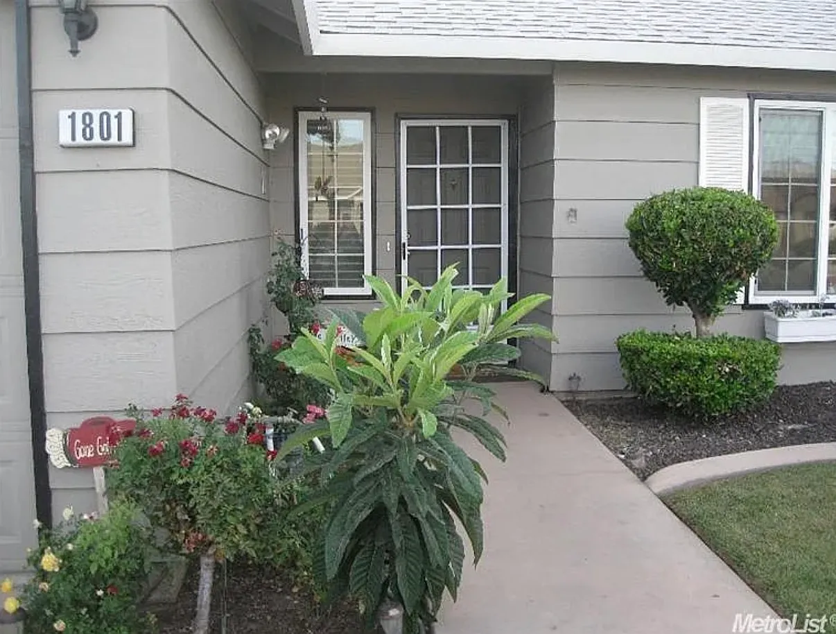 3 bed, 1286 sqft, $2,499 — Photo 1
