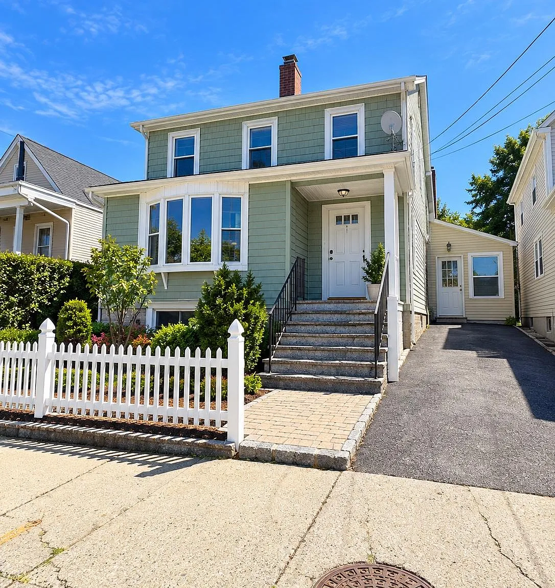 3 bed, 1.0 bath, 1055 sqft, $3,500 — Photo 1