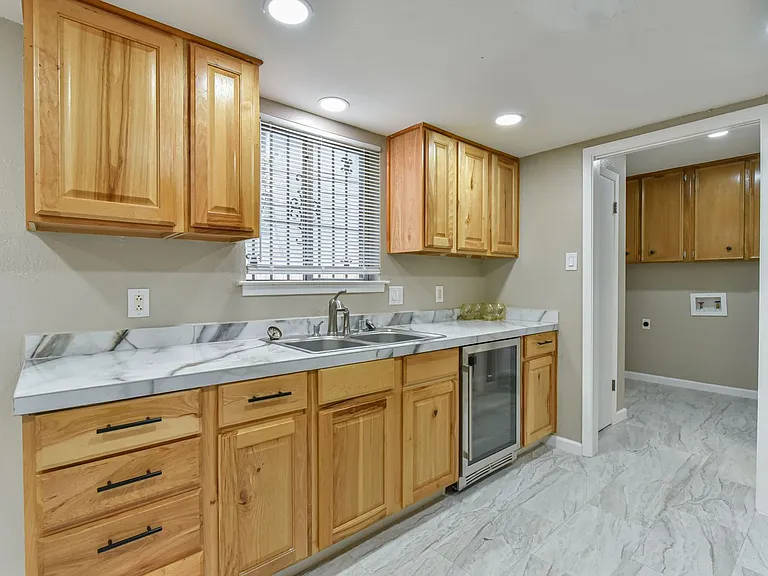 1141 Royal Crest Dr — Photo 20