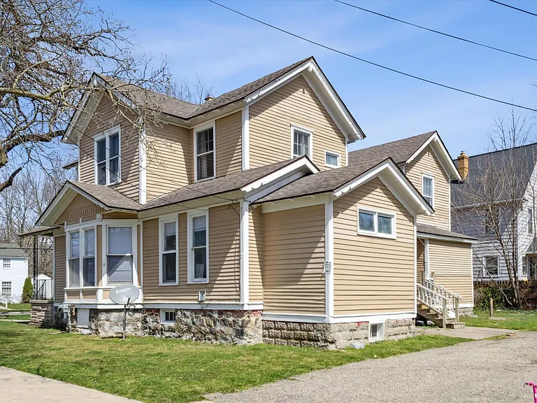 723 W Walnut St #723 — Photo 15