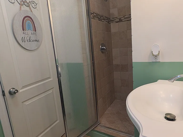 19144 Archwood St — Photo 2