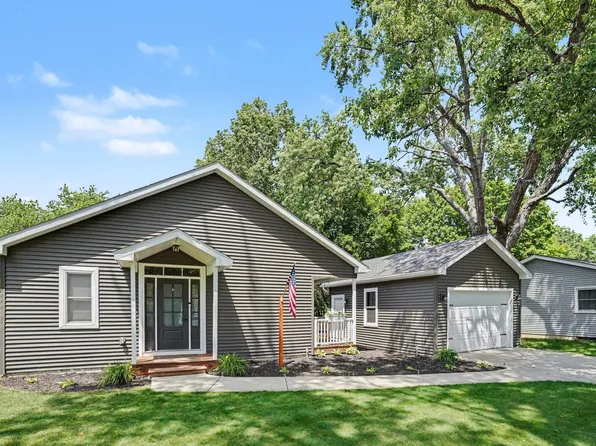 1803 Pleasant Dr, Portage, MI 49002