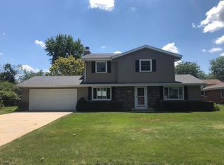 14965 W Kingsway Dr, New Berlin, WI 53151
