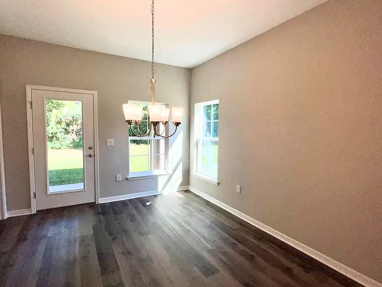 1335 W Walnut St #1 — Photo 5