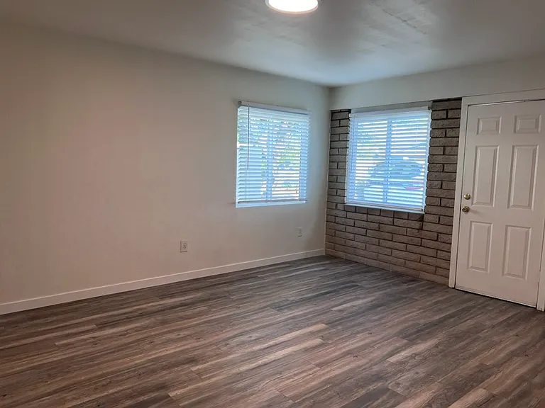 1322 E Broadmor Dr — Photo 12