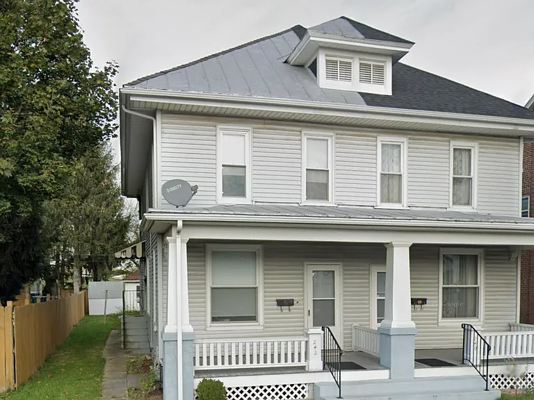 242 N Lincoln St #1 — Photo 1