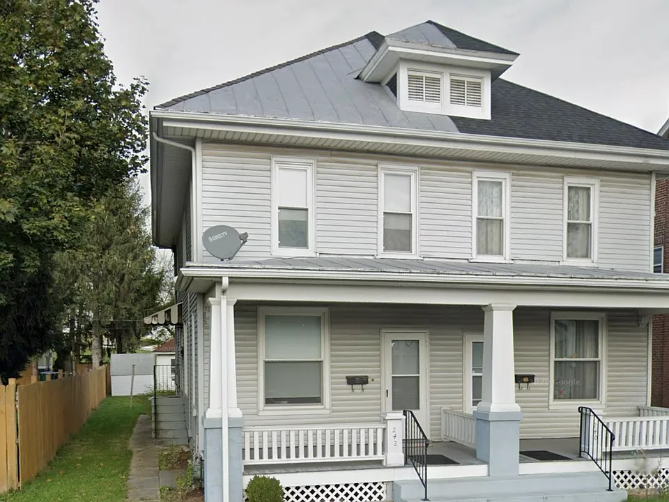 242 N Lincoln St #1