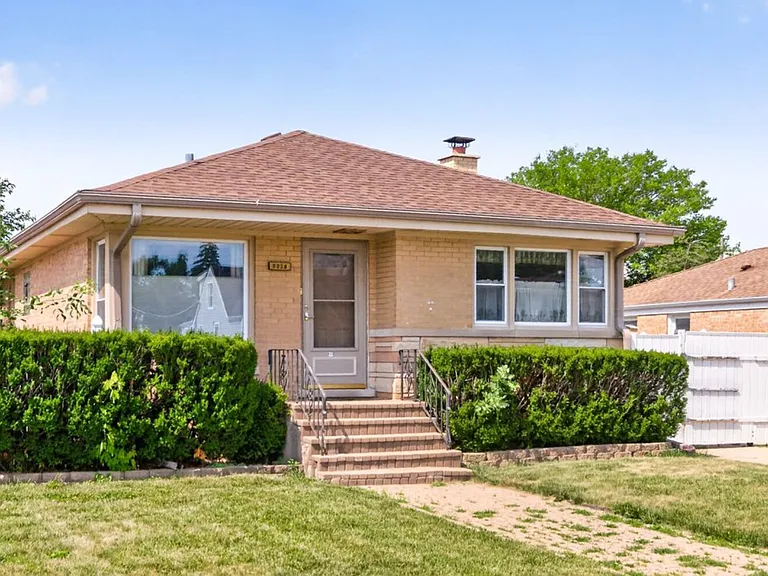9228 Robinson Ave — Photo 1