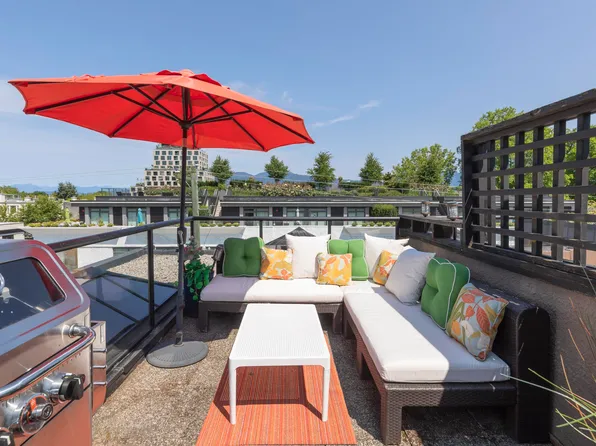 3673 W 11th Ave #301, Vancouver, BC V6R 2K4