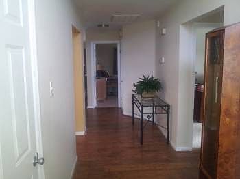 3rd image of 952 Culver Ln