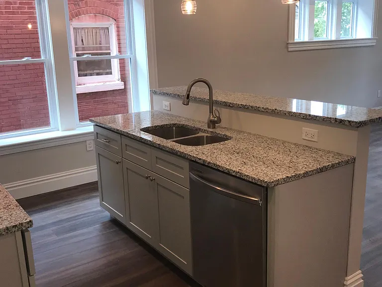 5890 Cates Ave — Photo 3