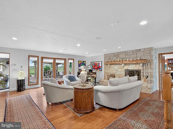 5th image of 844 S Spruce St