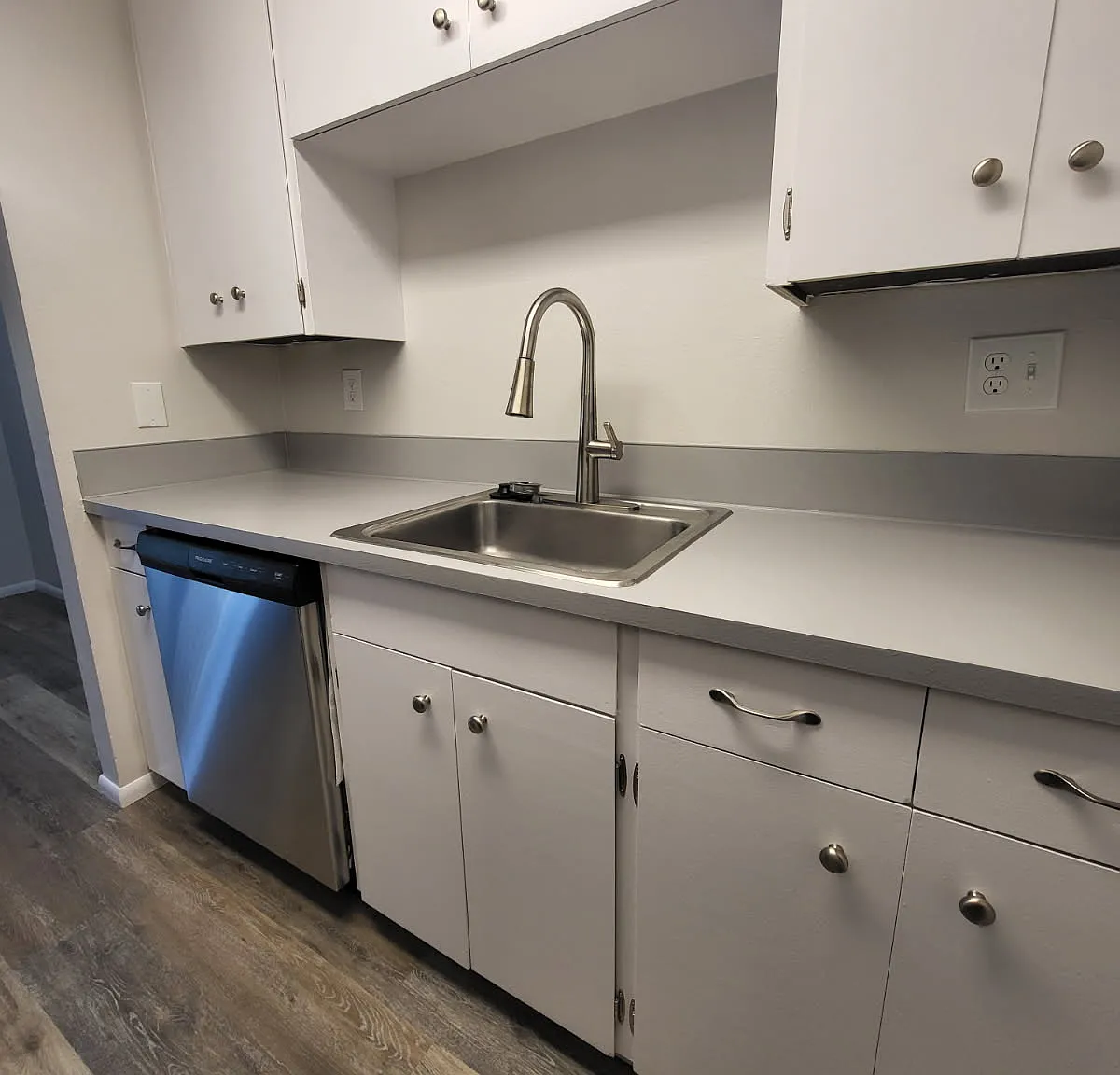2 bed, 965 sqft, $1,695 — Photo 2