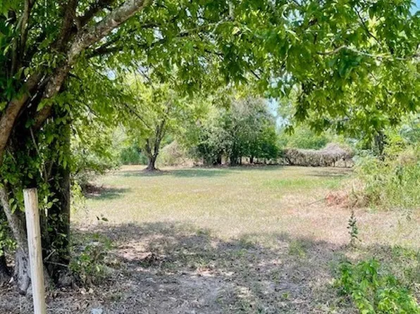 704 N Nolan Ave, Cameron, TX 76520