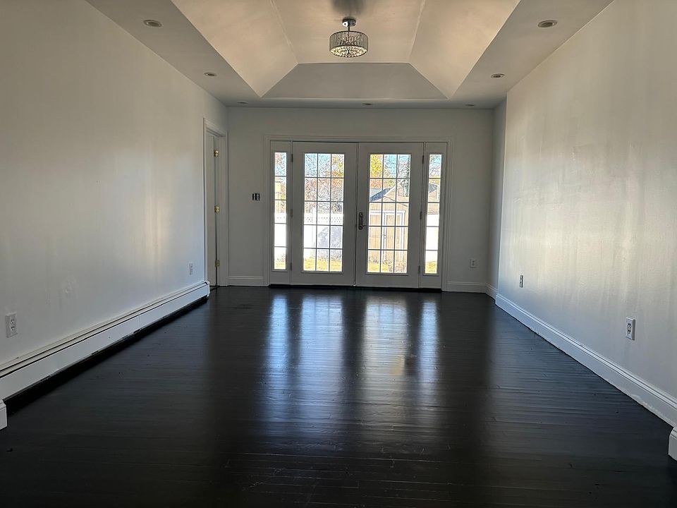 1st image of 305 West Ln