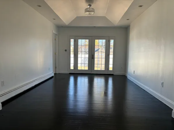 305 West Ln, Clark, NJ 07066