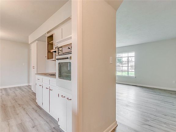 5th image of 111 N Sherry Ave