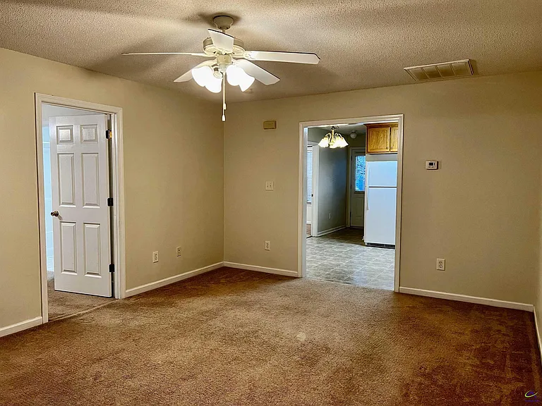 256 Katelyn Cir — Photo 3