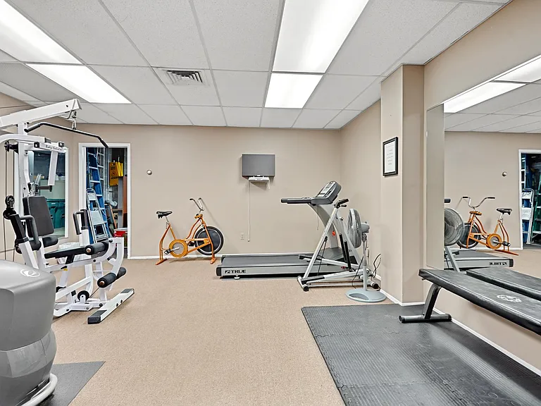 600 W Brown St #109 — Photo 31