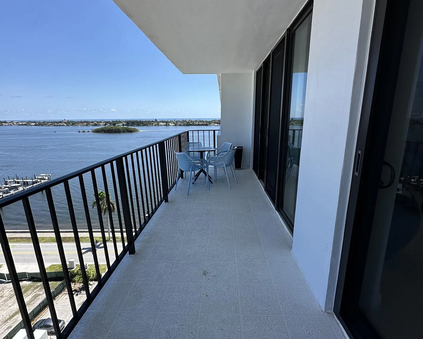 2 bed, 2.0 bath, 1414 sqft, $4,500 — Photo 4