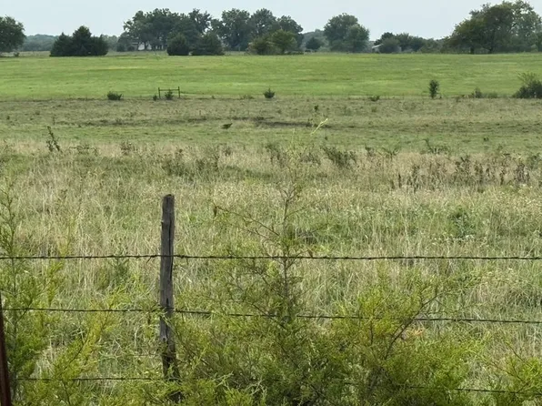 2 New Lancaster Rd, Paola, KS 66071