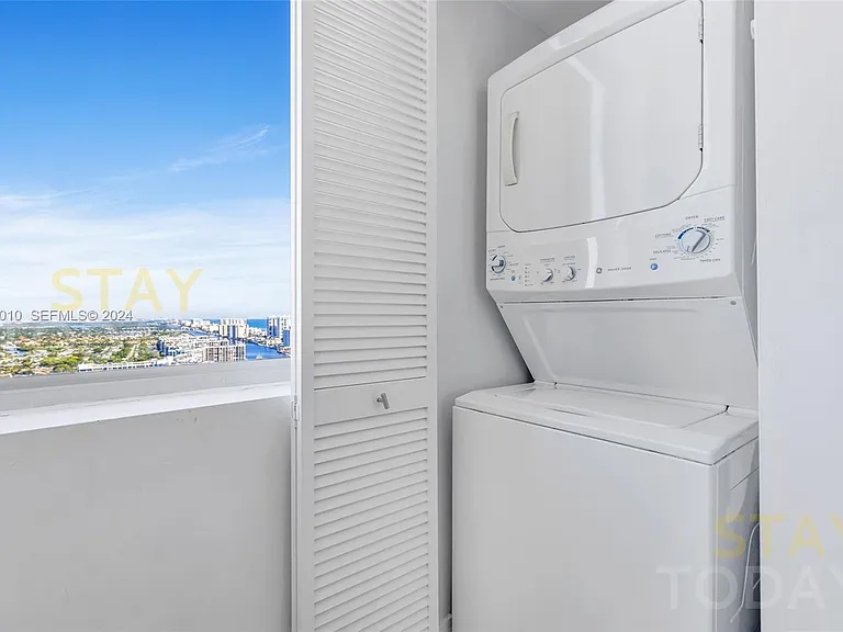 2600 E Hallandale Beach Blvd — Photo 5