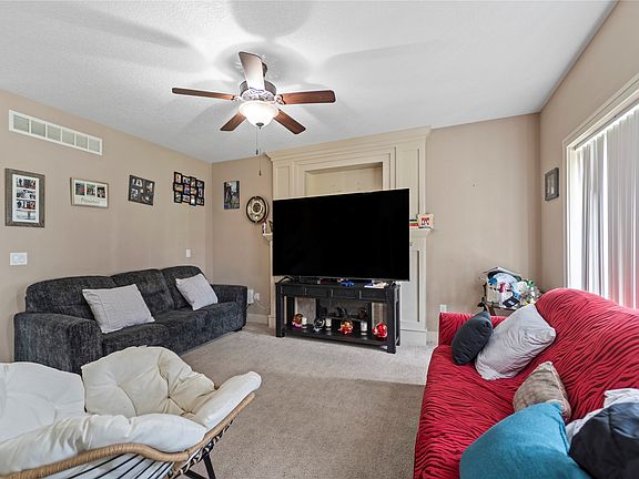 5th image of 659 SW Springfield Dr