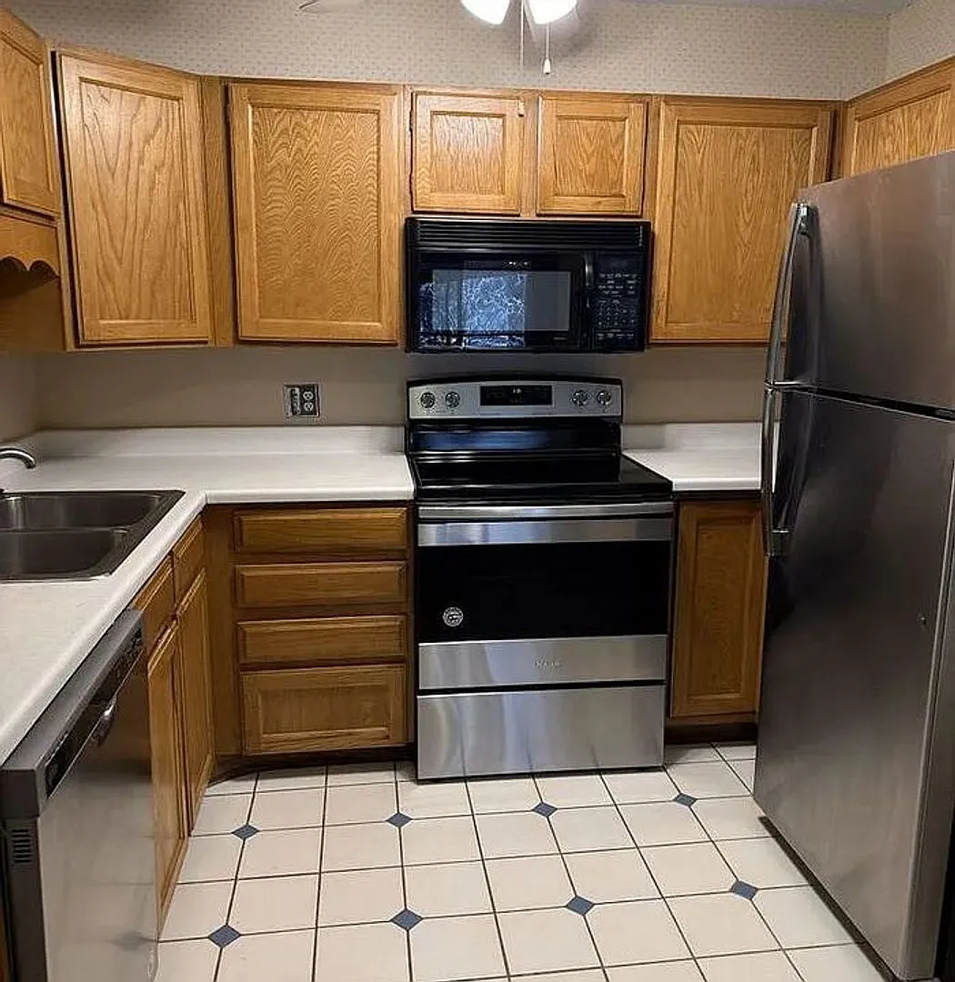 Great Condo and Location in Aurora — Photo 2
