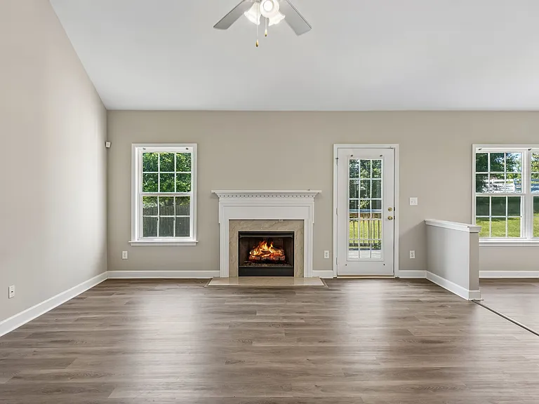 2601 Danbury Cir — Photo 9