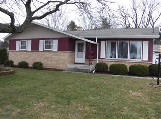 915 Glenview Dr, Manitowoc, WI 54220