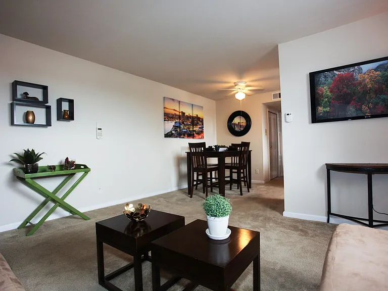 Parkside Gardens Apartments and Townhouses — Photo 36