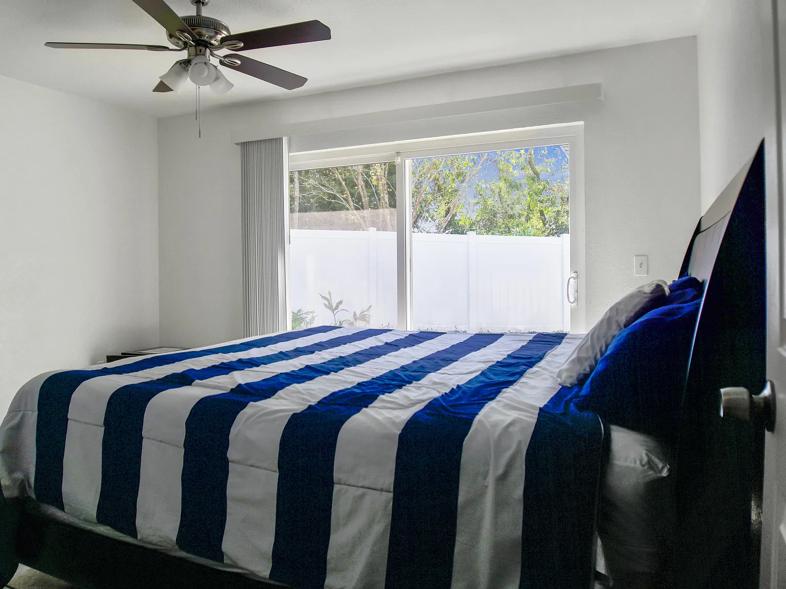 4 bed, 3.0 bath, 2274 sqft, $1,018 — Photo 2