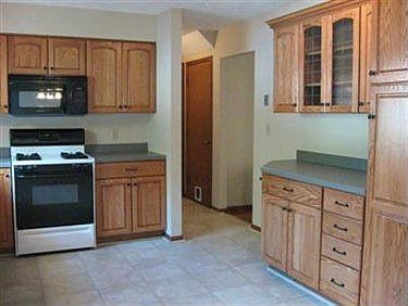 3rd image of 161 Country Green Dr