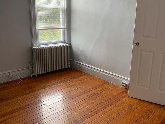 4th image of 19 Sherwood Ave APT 2