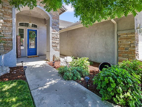 4th image of 3004 S La Mesa Ct