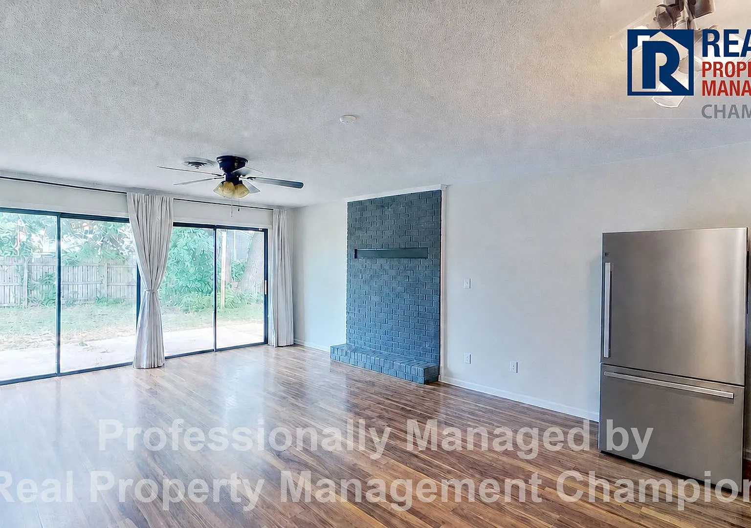 4 BD/2 BA Home on Large Corner Lot with Fenced Back Yard — Photo 2