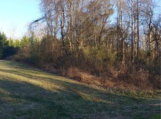 16 Louise Ave, Thomasville, NC 27360