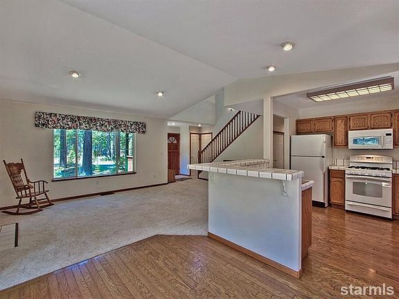 5th image of 734 Shoshone St