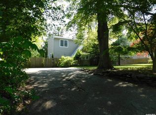 11 Locust Rd, Wading River, NY 11792